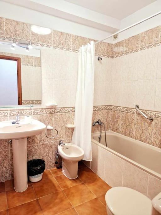 Comfortable Centrally Located Apartment Плайя-Фаньябе Экстерьер фото